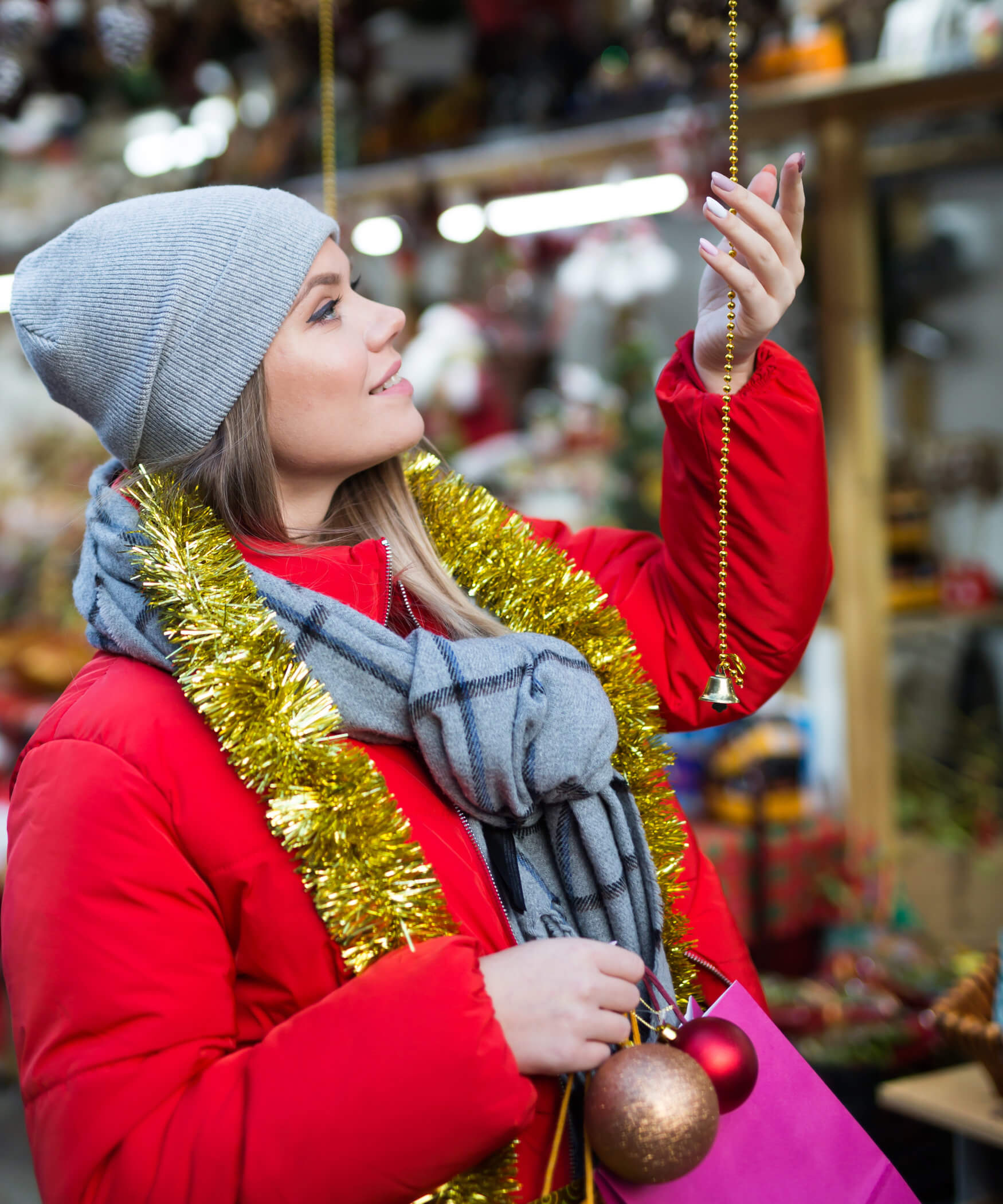 Donna al mercatino di Natale Trentino