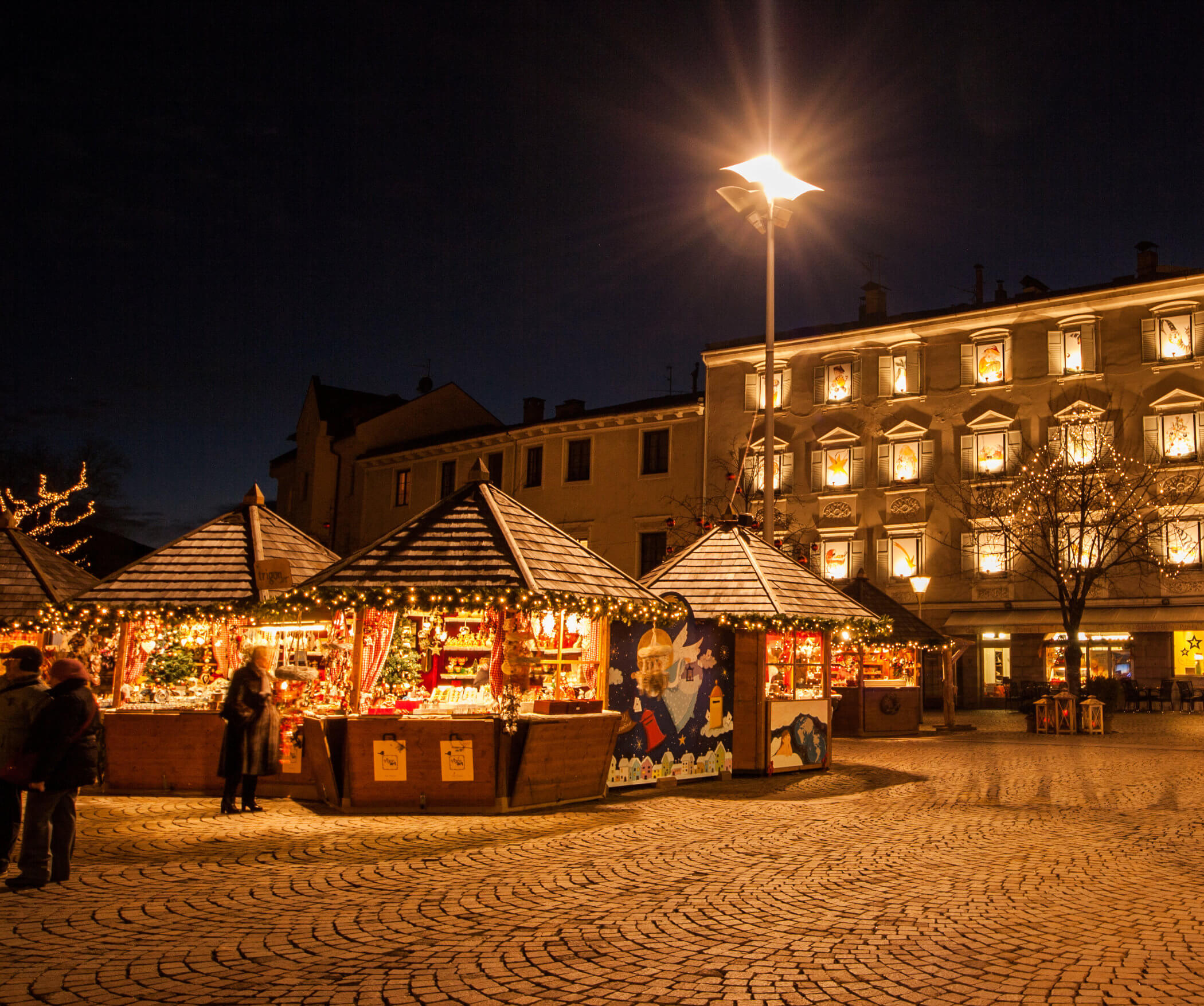 Atmosfera serale al Mercatino di Natale Bressanone