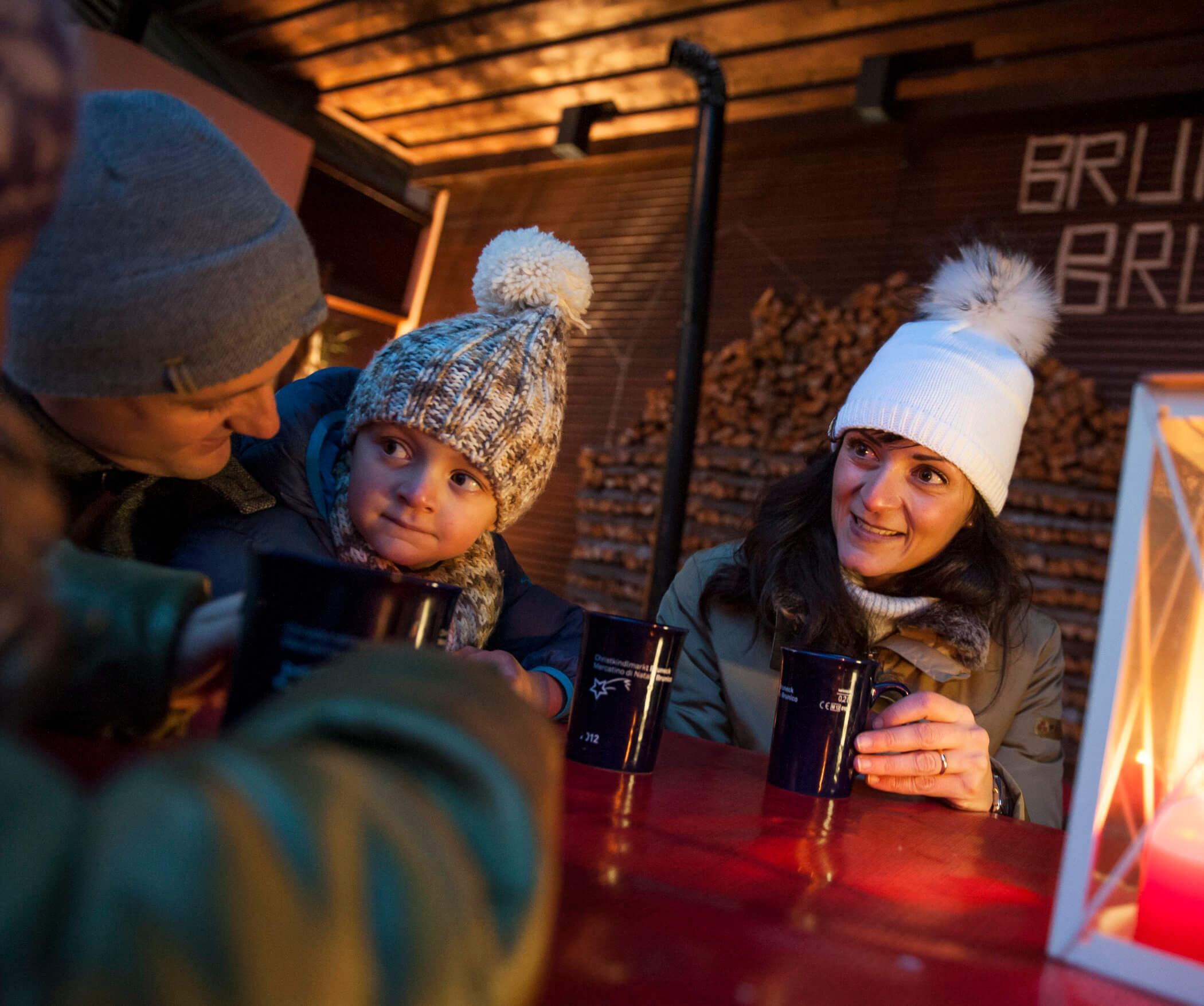 Bere tè - Mercatino di Natale Brunico