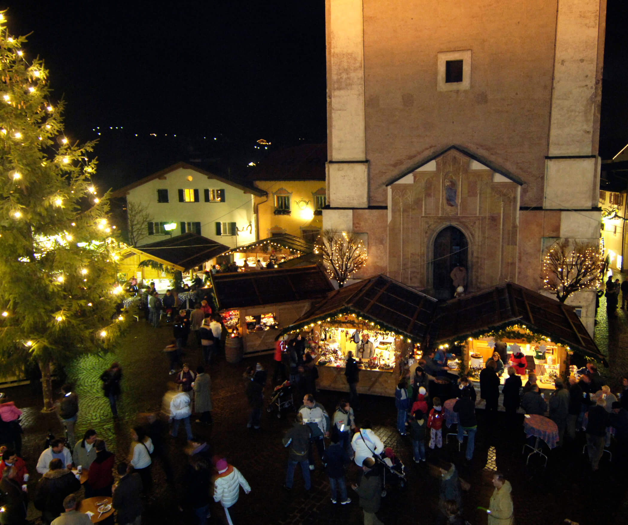 Mercatino di Natale Castelrotto alla sera