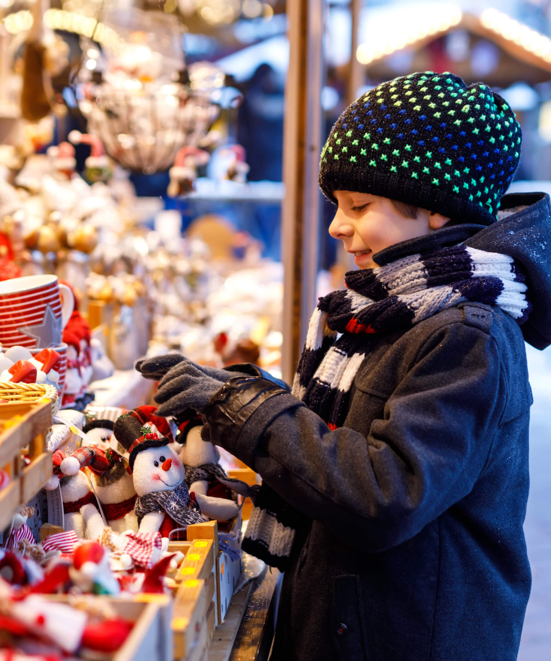 Bambino al mercatino di Natale di Lienz